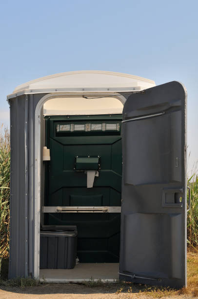 Porta potty delivery and setup in Woodside, PA